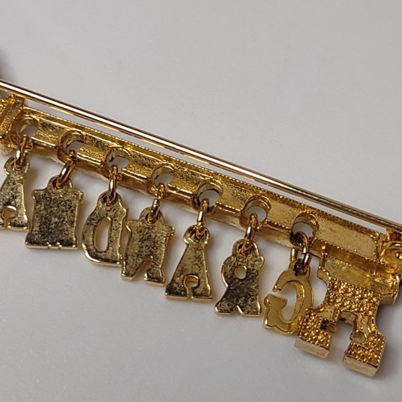 Grandma Key And Heart Vintage Gold Tone Dangle Brooch - Picture 10 of 14